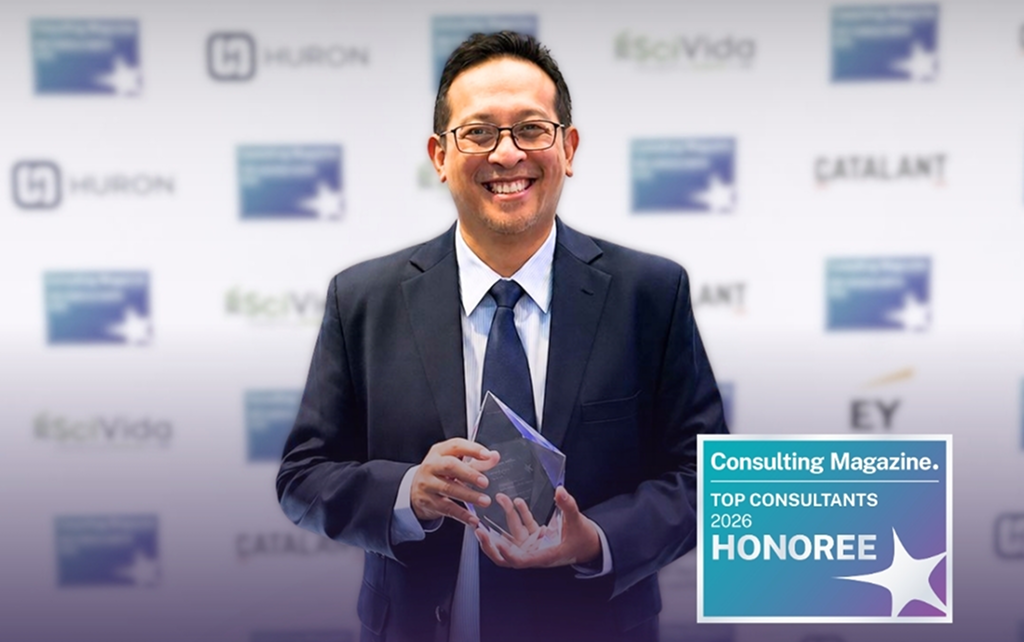 Picture Managing Partner Veda Praxis Satya Rinaldi Menerima Penghargaan Top Consultants 2026 dari Consulting Magazine untuk Asia-Pacific Advisory Excellence 